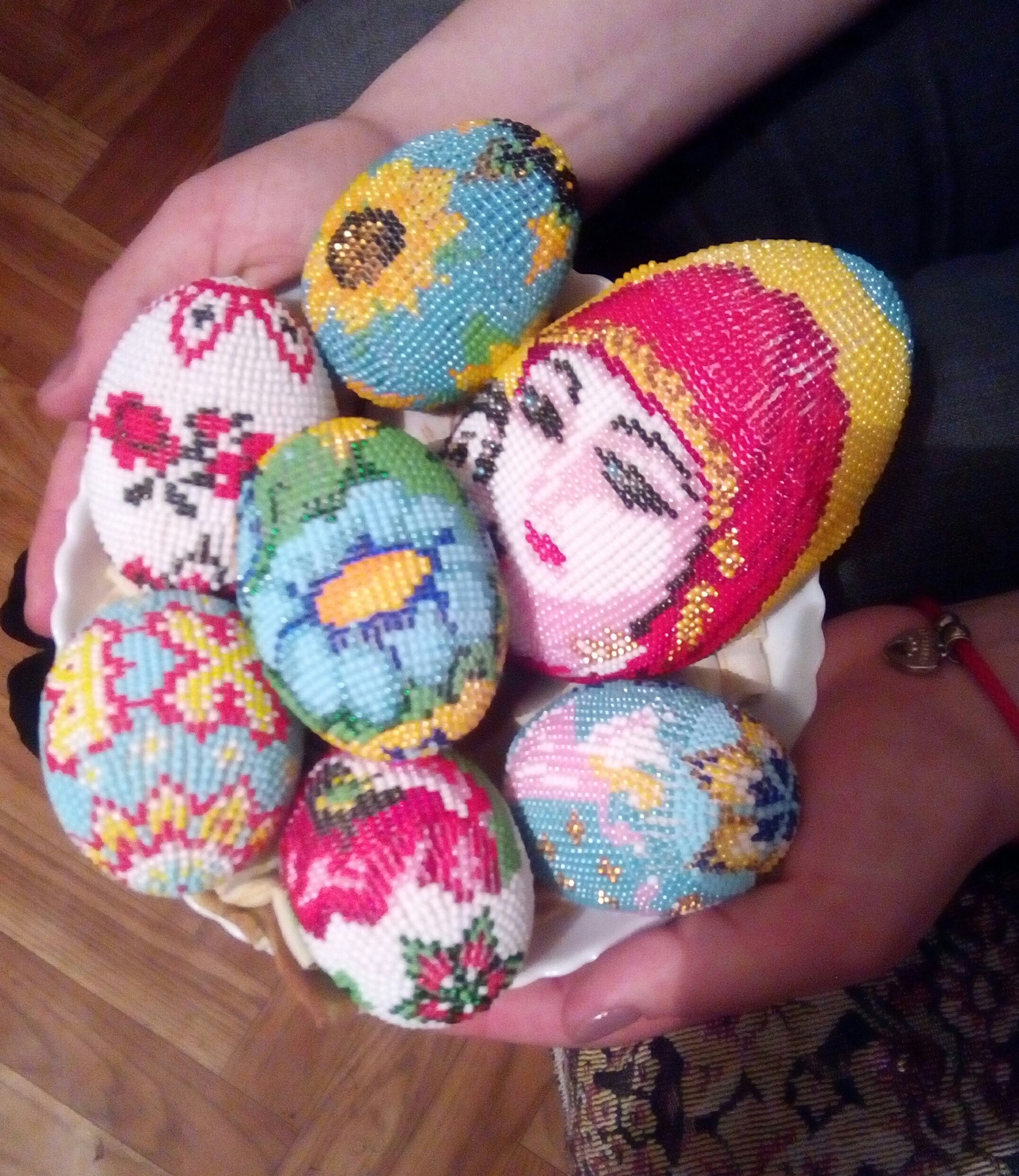 Великодні писанки з бісеру. Автор Захарук Л.